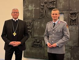Militärbischof Dr. Bernhard Felmberg (l.) und Oberstleutnant i.G. Marcel Bohnert fordern stärkere Impulse in der Veteranenpolitik. Foto: Thorsten Kirschner