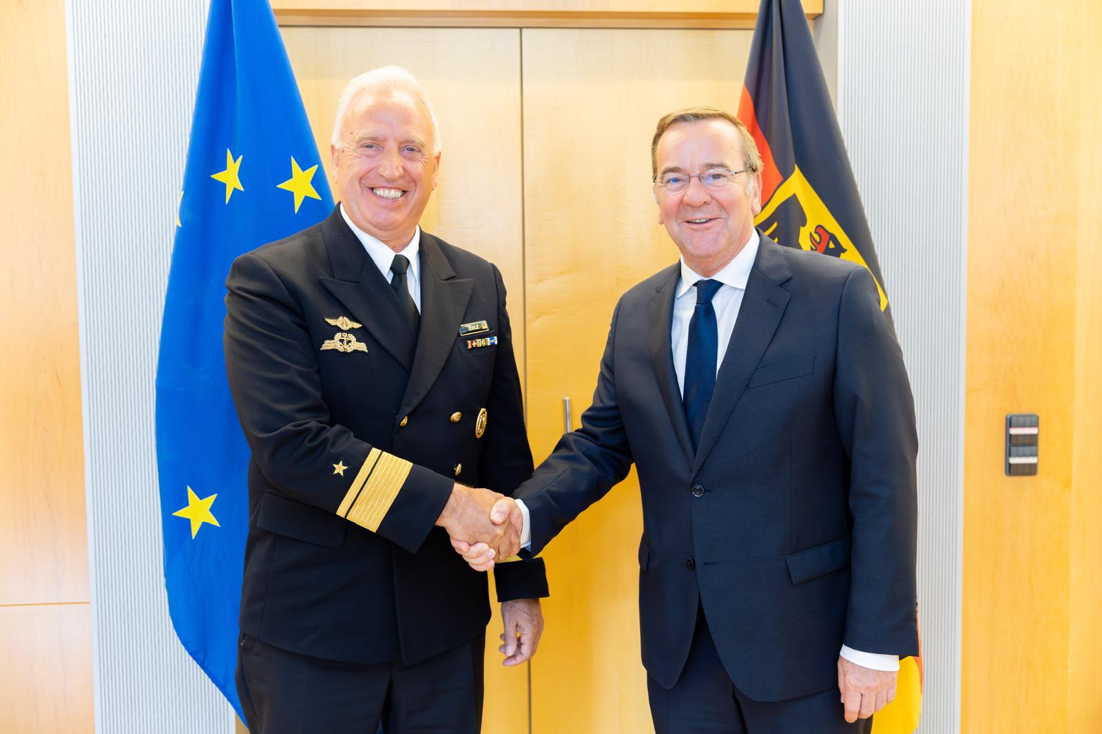 Als Dienstältester Soldat wurde Konteradmiral Jürgen Ehle von Verteidigungsminister in den Ruhestand entlassen. Foto: privat